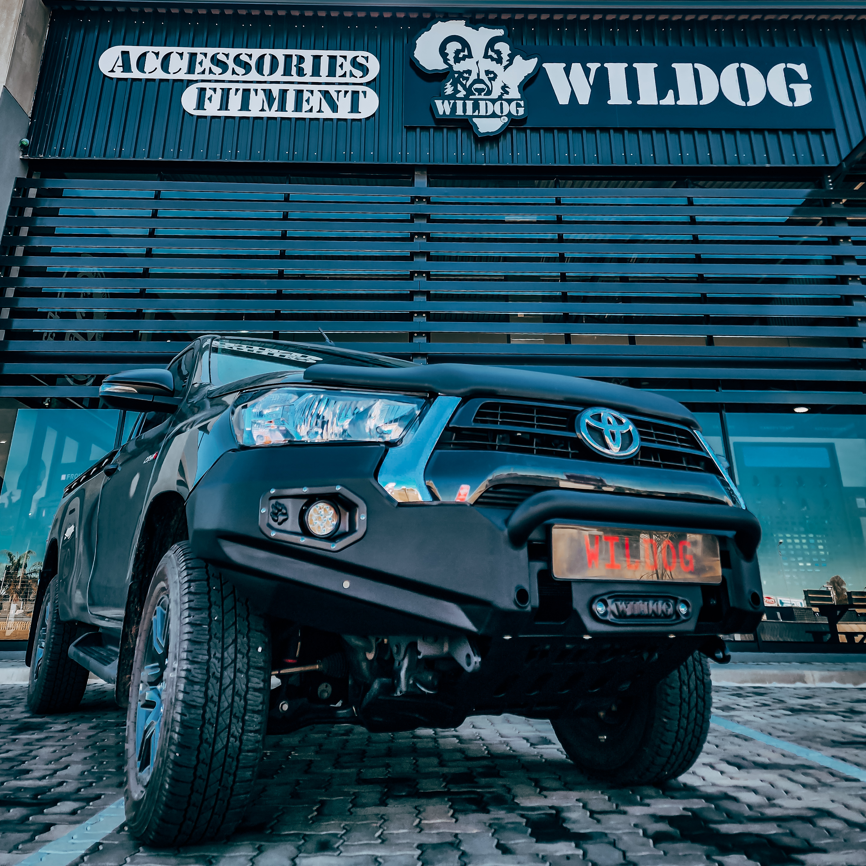 k9-front-bumper-hilux-raider-2021-2024-black-with-nudge